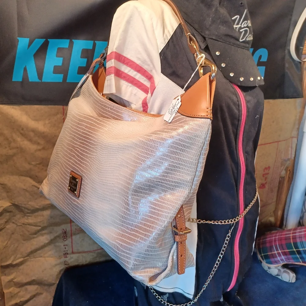 Dooney and bourke shoulder bag - Picture 10 of 12